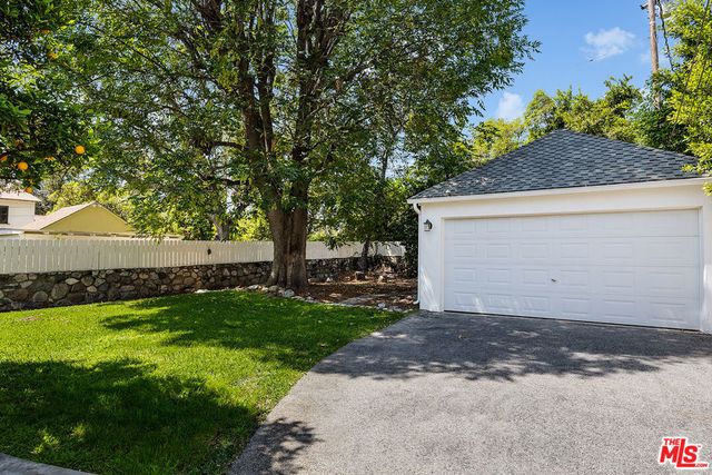 2091 Roosevelt Avenue, Altadena, CA 91001