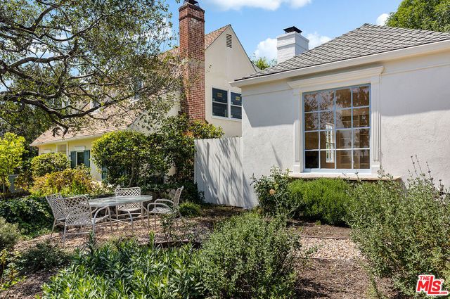 2091 Roosevelt Avenue, Altadena, CA 91001