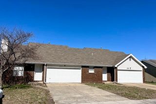 2945/2947 West Village Lane, Springfield, MO 65807