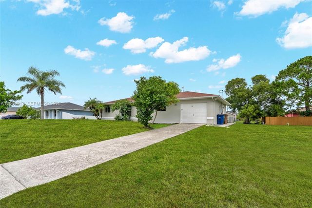 909 SALLY AVE NE, Lehigh Acres, FL 33971