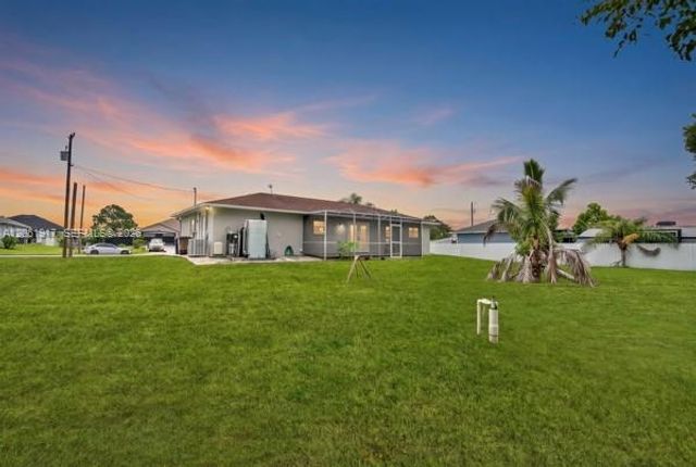 909 SALLY AVE NE, Lehigh Acres, FL 33971