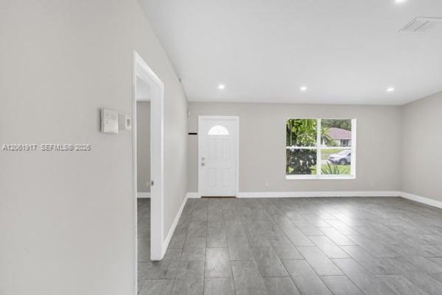 909 SALLY AVE NE, Lehigh Acres, FL 33971