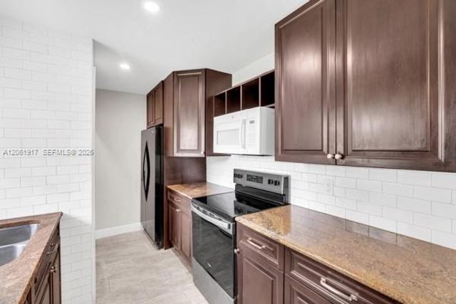 909 SALLY AVE NE, Lehigh Acres, FL 33971