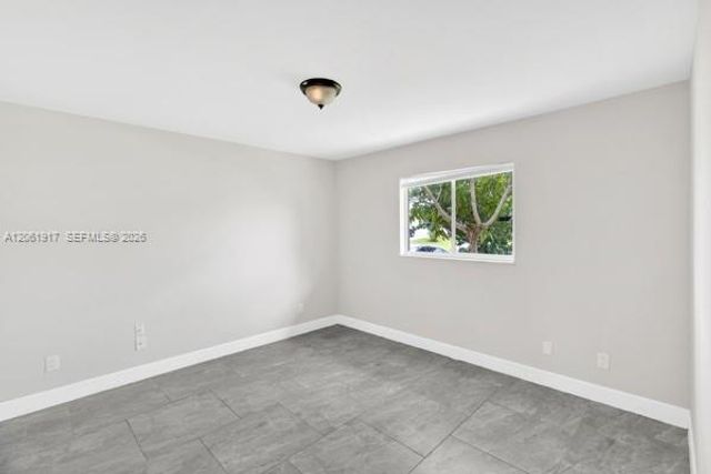 909 SALLY AVE NE, Lehigh Acres, FL 33971