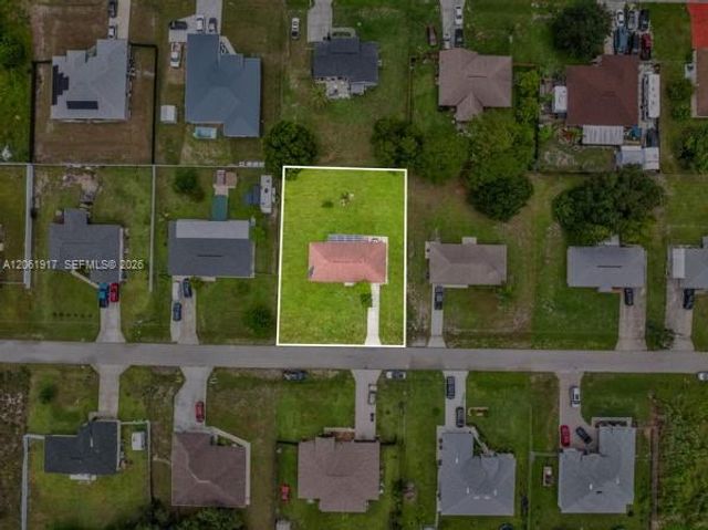 909 SALLY AVE NE, Lehigh Acres, FL 33971
