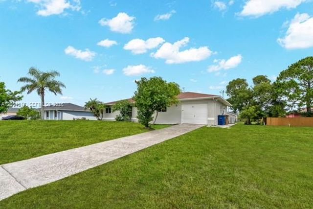 909 SALLY AVE NE, Lehigh Acres, FL 33971