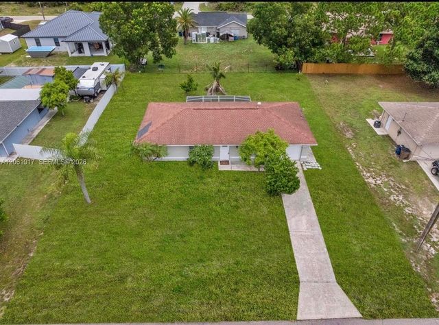 909 SALLY AVE NE, Lehigh Acres, FL 33971