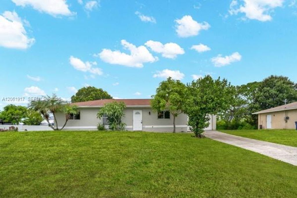 909 SALLY AVE NE, Lehigh Acres, FL 33971