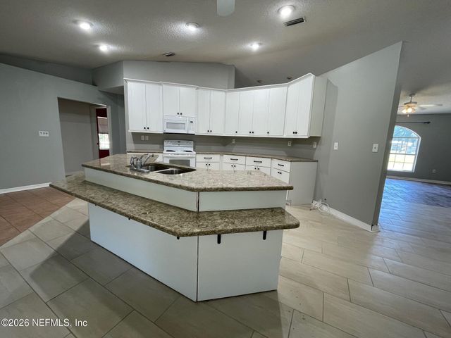 1055 OLD GAINESVILLE Highway, Interlachen, FL 32148