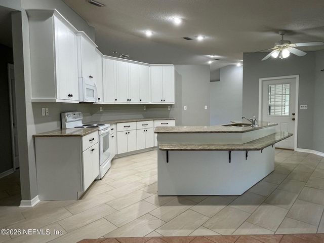 1055 OLD GAINESVILLE Highway, Interlachen, FL 32148