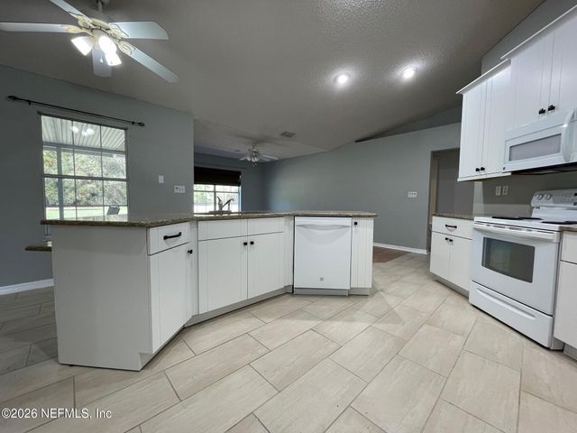 1055 OLD GAINESVILLE Highway, Interlachen, FL 32148