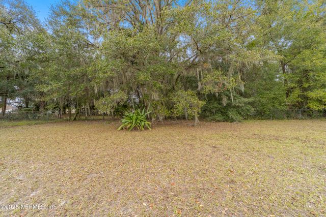 1055 OLD GAINESVILLE Highway, Interlachen, FL 32148