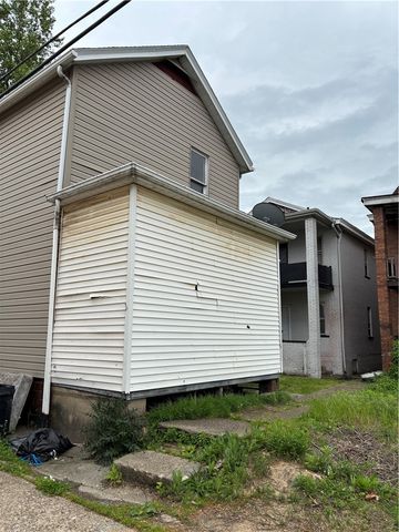 306 Park Rd, Ambridge, PA 15003