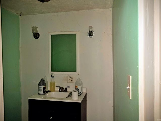 110 W 6th Street, Peru, IN 46970