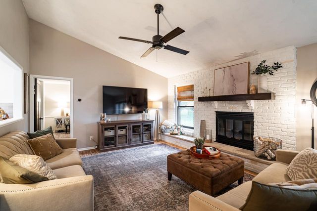 4106 W Southwood DRIVE, Franklin, WI 53132