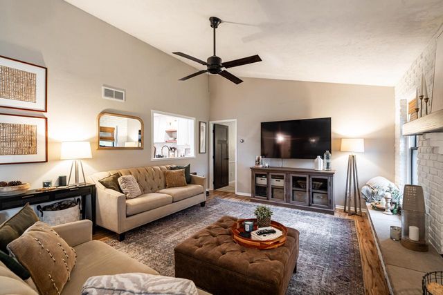 4106 W Southwood DRIVE, Franklin, WI 53132