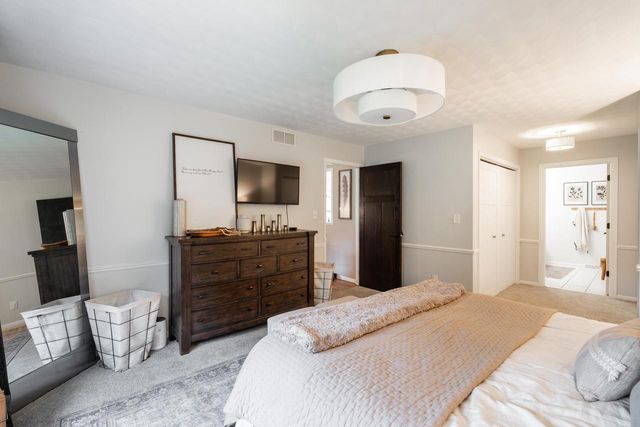 4106 W Southwood DRIVE, Franklin, WI 53132