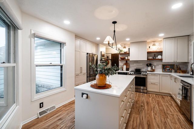 4106 W Southwood DRIVE, Franklin, WI 53132