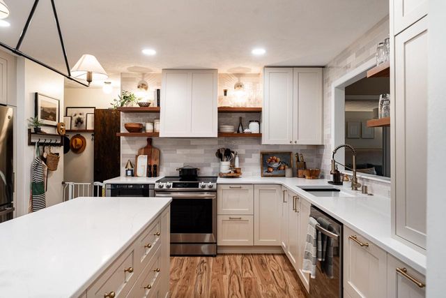 4106 W Southwood DRIVE, Franklin, WI 53132