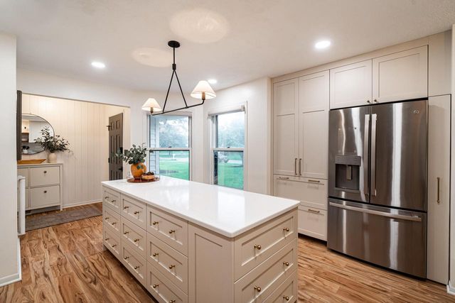 4106 W Southwood DRIVE, Franklin, WI 53132