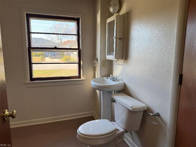 102 Ethel DR, Hampton, VA 23666