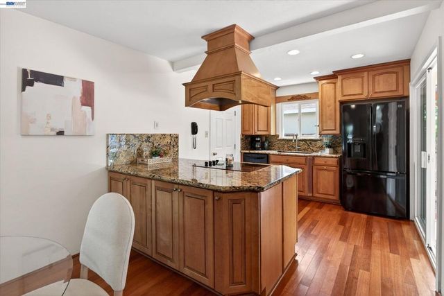 5231 Silver Reef Dr, Fremont, CA 94538