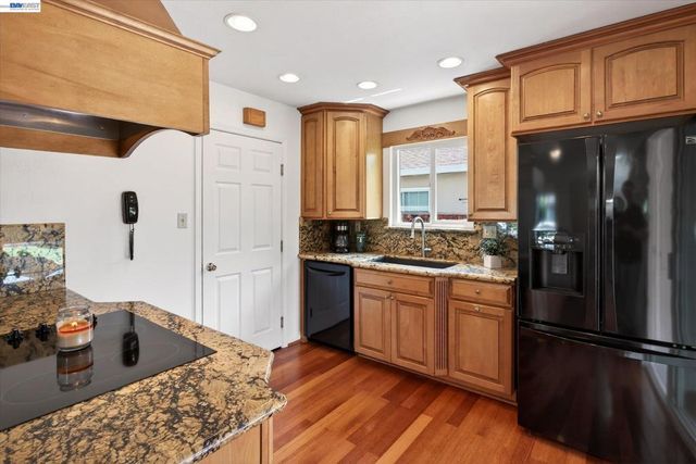 5231 Silver Reef Dr, Fremont, CA 94538