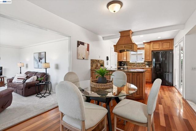 5231 Silver Reef Dr, Fremont, CA 94538