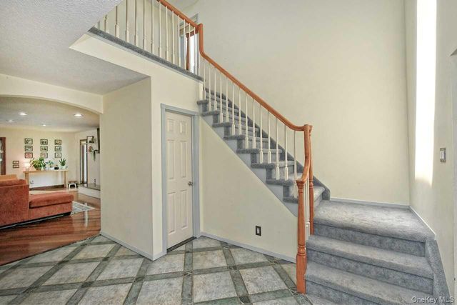 20 Oak Street, Saint James, NY 11780