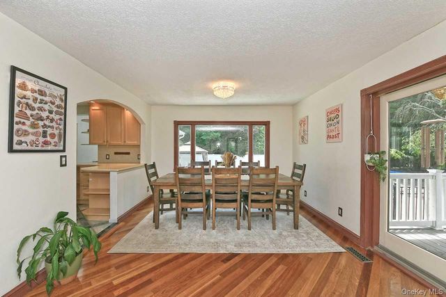 20 Oak Street, Saint James, NY 11780