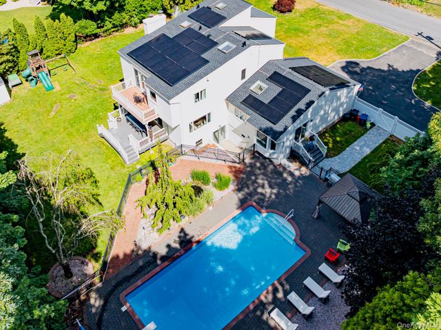 20 Oak Street, Saint James, NY 11780