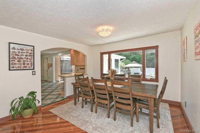 20 Oak Street, Saint James, NY 11780