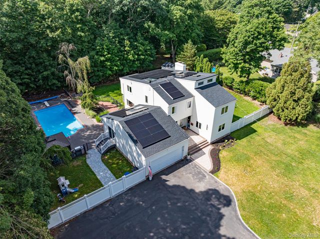 20 Oak Street, Saint James, NY 11780
