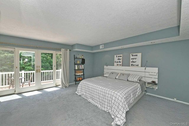20 Oak Street, Saint James, NY 11780