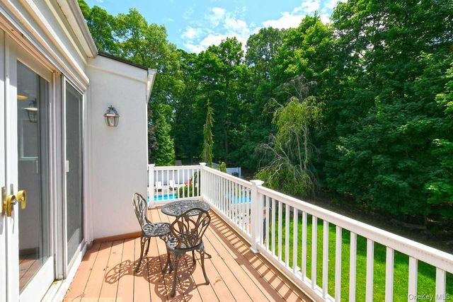 20 Oak Street, Saint James, NY 11780