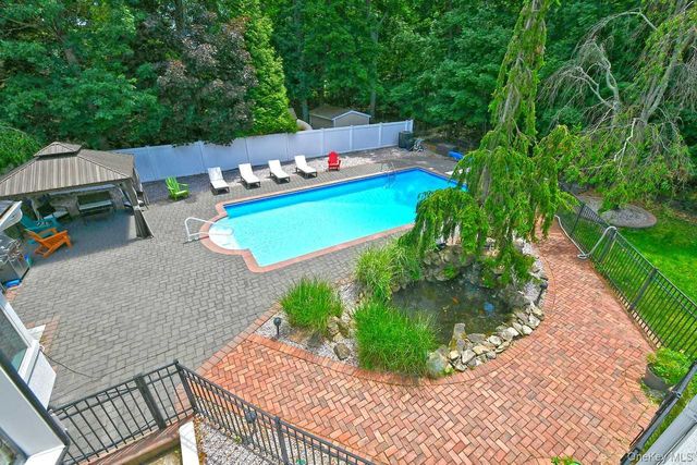 20 Oak Street, Saint James, NY 11780