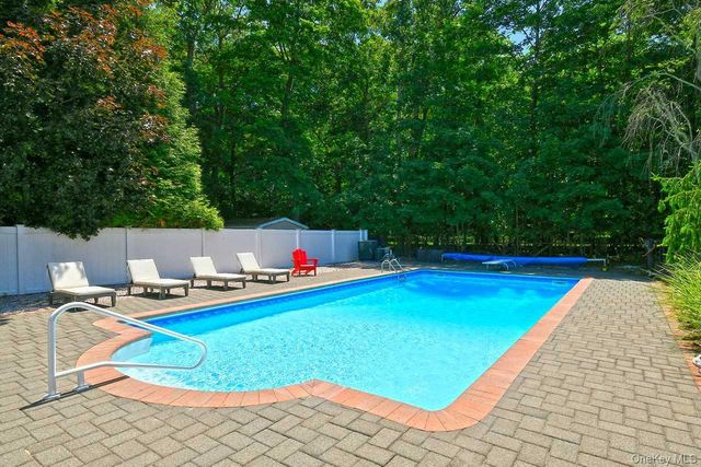 20 Oak Street, Saint James, NY 11780