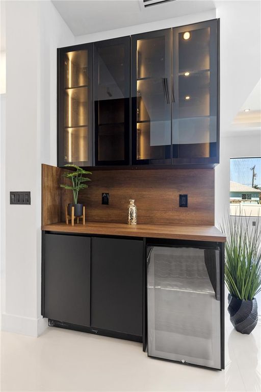 Image 17 of property listing at 3321 SW 3RD LANE, Cape Coral, FL 33991