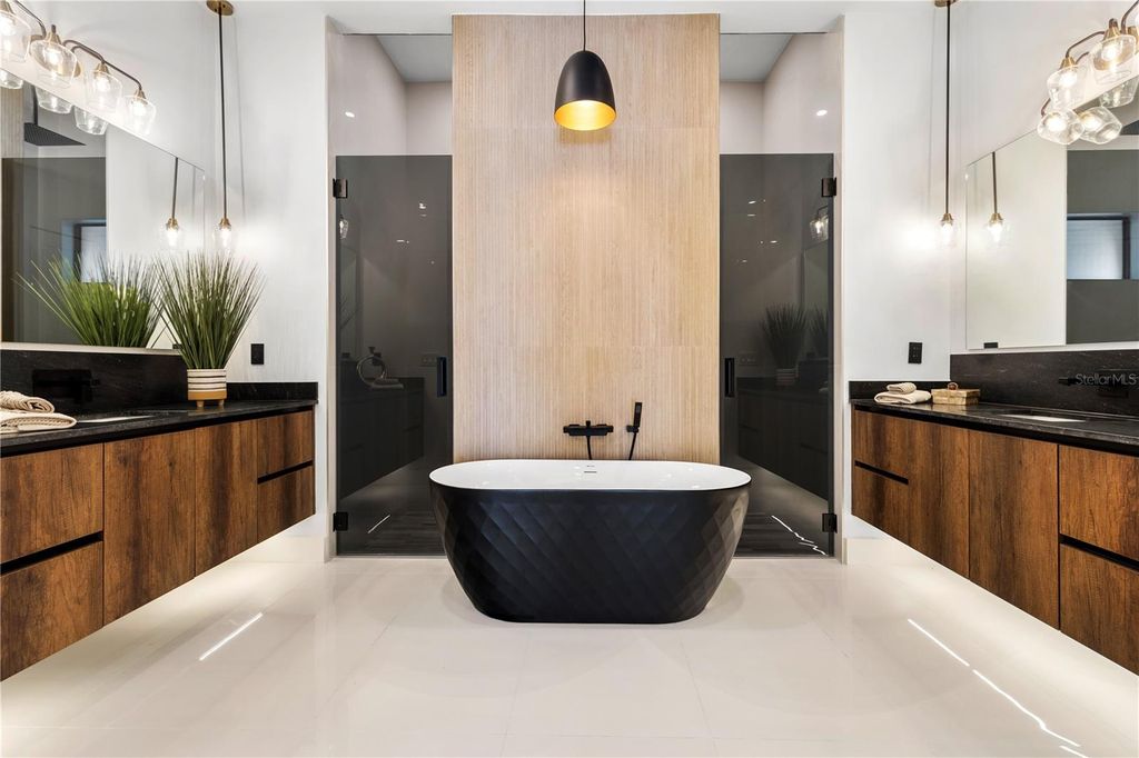 Image 34 of property listing at 3321 SW 3RD LANE, Cape Coral, FL 33991