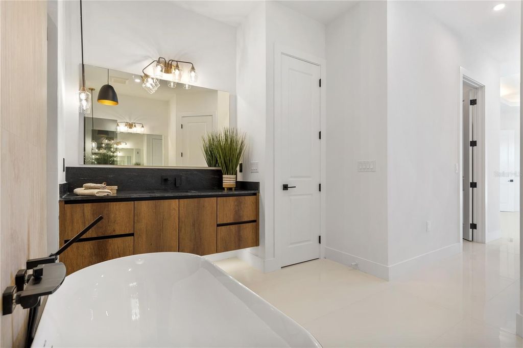 Image 38 of property listing at 3321 SW 3RD LANE, Cape Coral, FL 33991