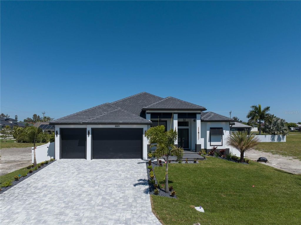 Image 5 of property listing at 3321 SW 3RD LANE, Cape Coral, FL 33991