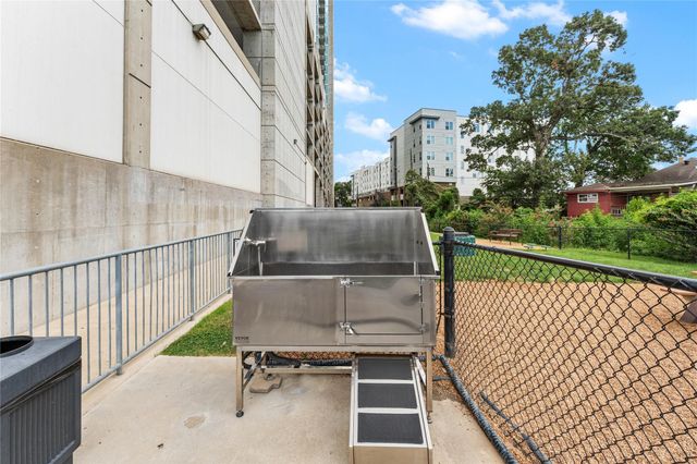 5925 Almeda Road 12711, Houston, TX 77004