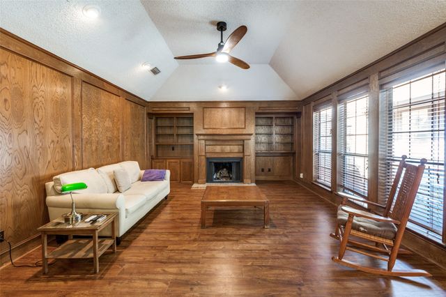 14813 Sopras Circle, Addison, TX 75001