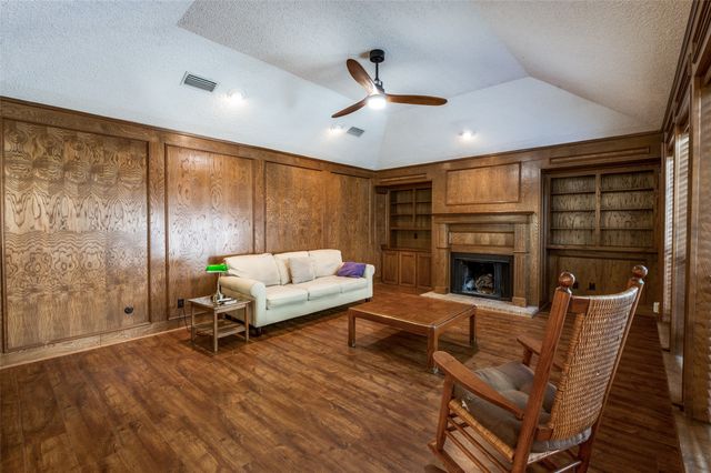 14813 Sopras Circle, Addison, TX 75001