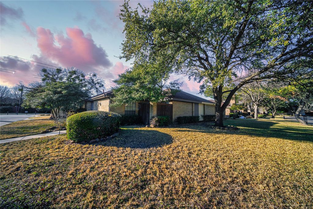 14813 Sopras Circle, Addison, TX 75001