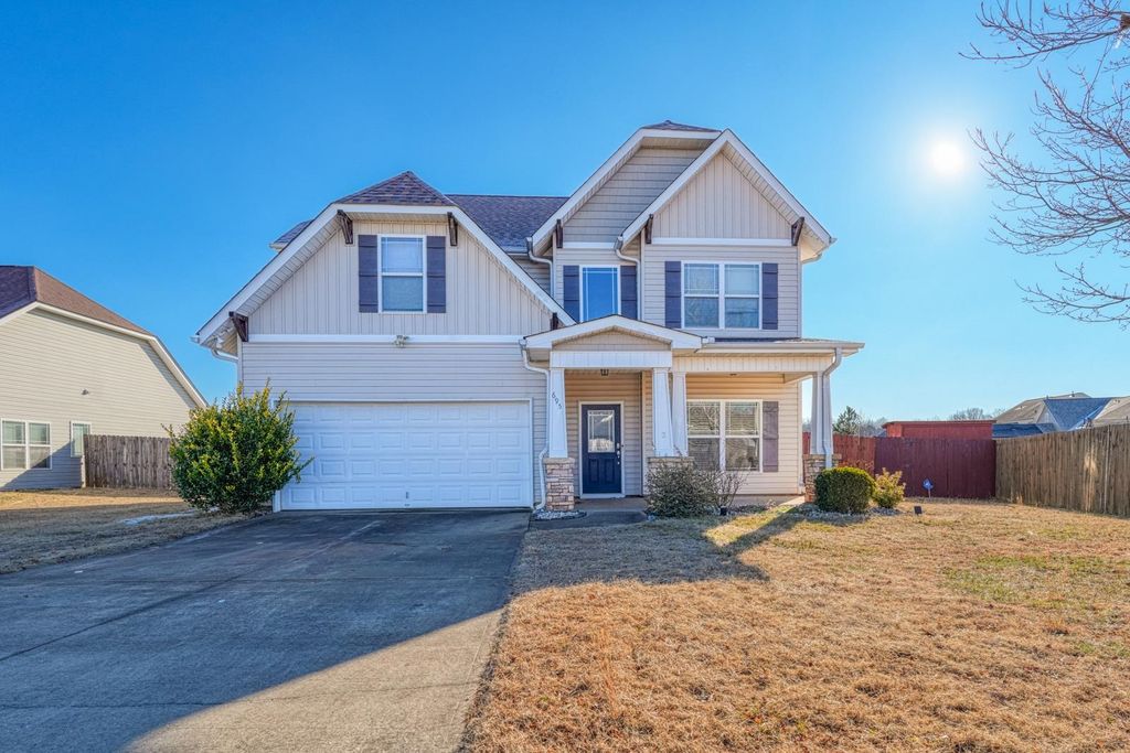 695 Flintrock Drive, Boiling Springs, SC 29316