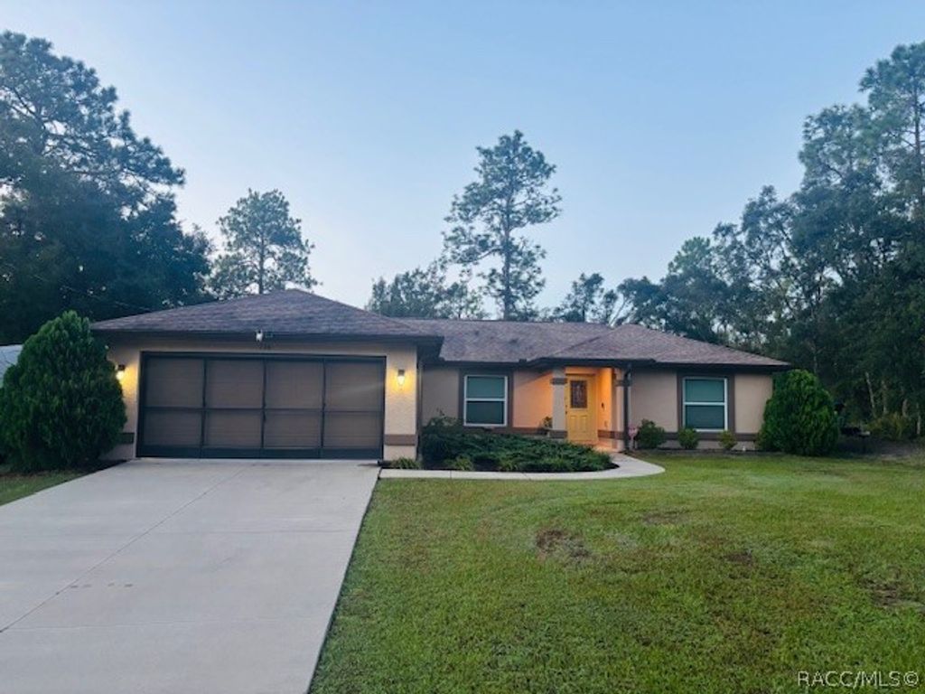 736 W Bancroft Drive, Citrus Springs, FL 34434