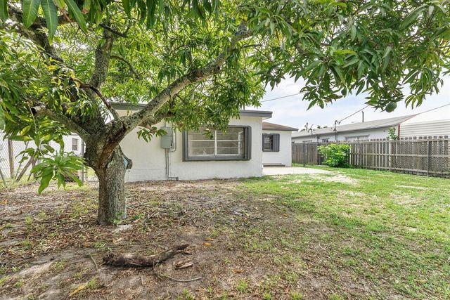 488 NW 2nd Terrace, Deerfield Beach, FL 33441