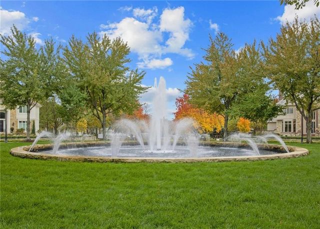 11417 Cambridge Road, Leawood, KS 66211