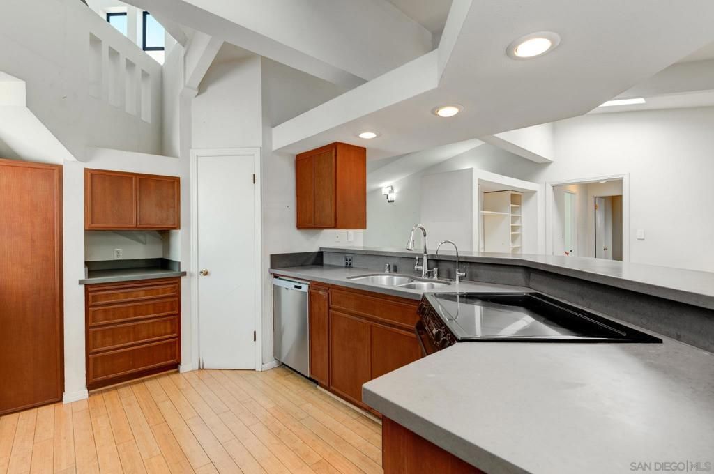 Image 10 of property listing at 1506 Park View Place, Coronado, CA 92118